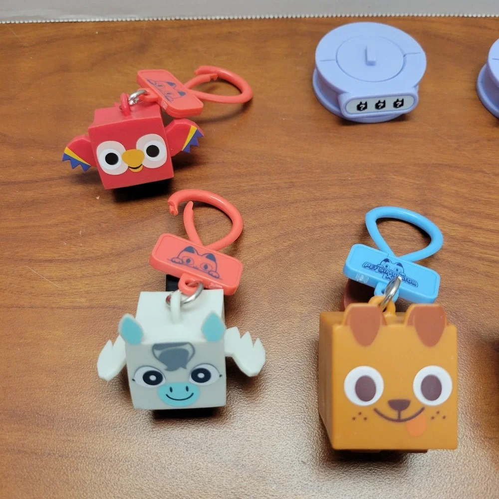 Pet Simulator X lot of 6‎ keychain / backpack clip on